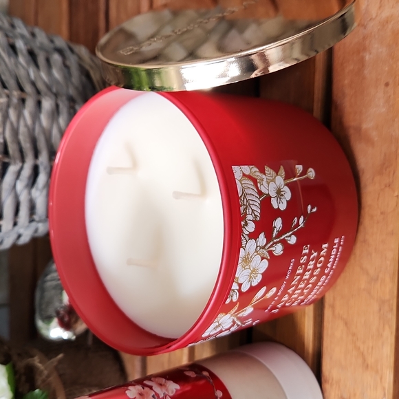 Japanese Cherry Blossom Candle & Scrub - Picture 5 of 5